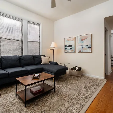 Ukrainian Village 2Br Modern Apartment D2