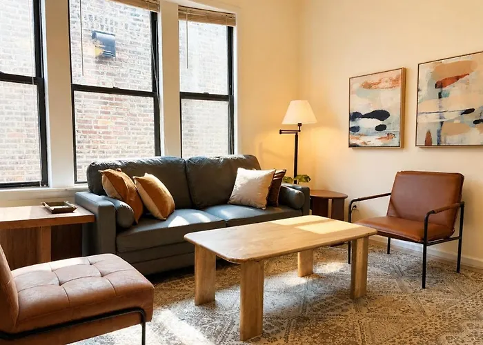 Flexhome Ukrainian Village • 2br • Walkable + Private Balcony - Sleeps 6