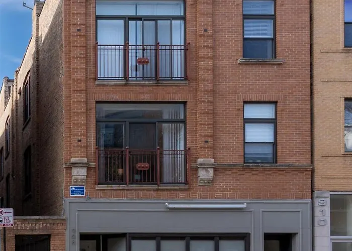 Flexhome Ukrainian Village • 2br • Walkable + Private Balcony - Sleeps 6 Apartment Chicago