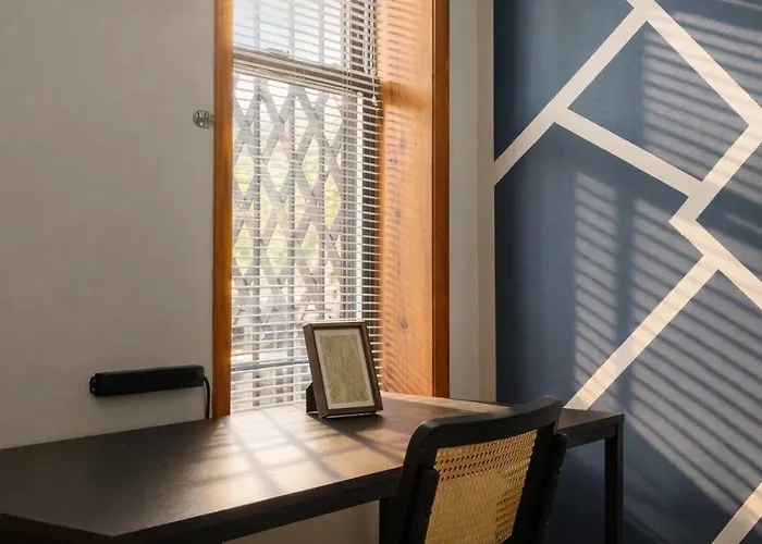 Apartment Flexhome Ukrainian Village • 2br • Walkable + Private Balcony - Sleeps 6 *